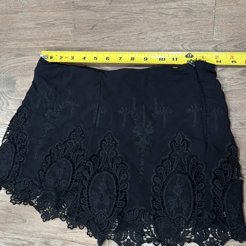 Forever 21 Elegant Black Lace Women’s Mini Skirt Size Medium - Picture 6 of 6